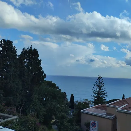 Casa Muscolino Con Vista Mare E Su L'etna